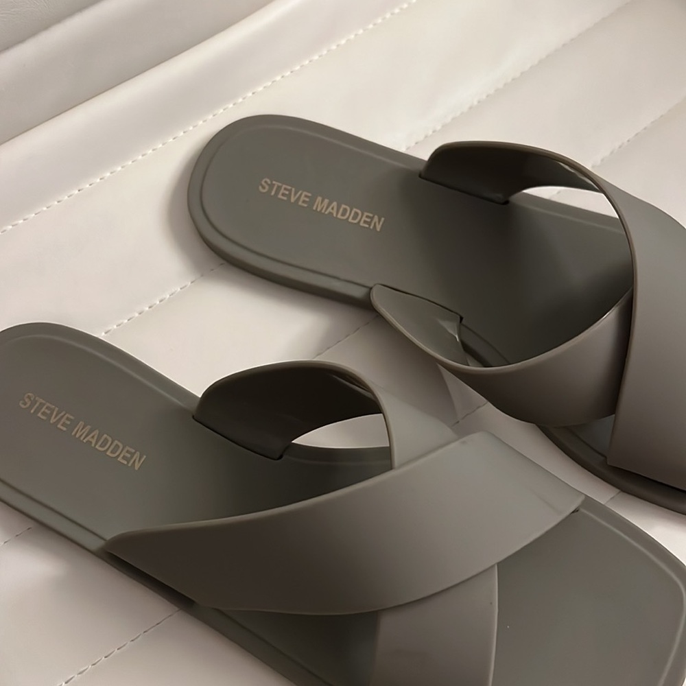 steve madden gray sandal - Picture 2 of 3